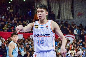 投得很准！谢智杰首节4中3&amp;2记三分拿到全队最高8分