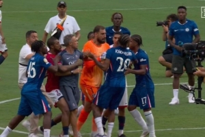 天天盈球官网-恩里克谈赛后冲突：我意图很明确，就是要把球员们分开